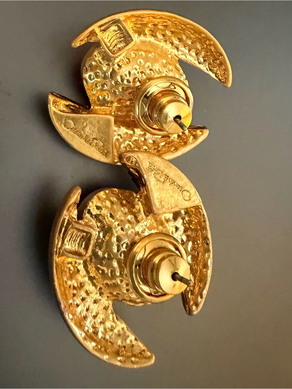 Oscar de la Renta❤️SOLD❤️Ruby Red Gold-Tone Earrings Faceted Crystal Stones - Picture 5 of 11